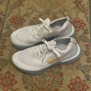 Nike Womens Epic React Flyknit - Vast Grey Metallic Gold Size 8